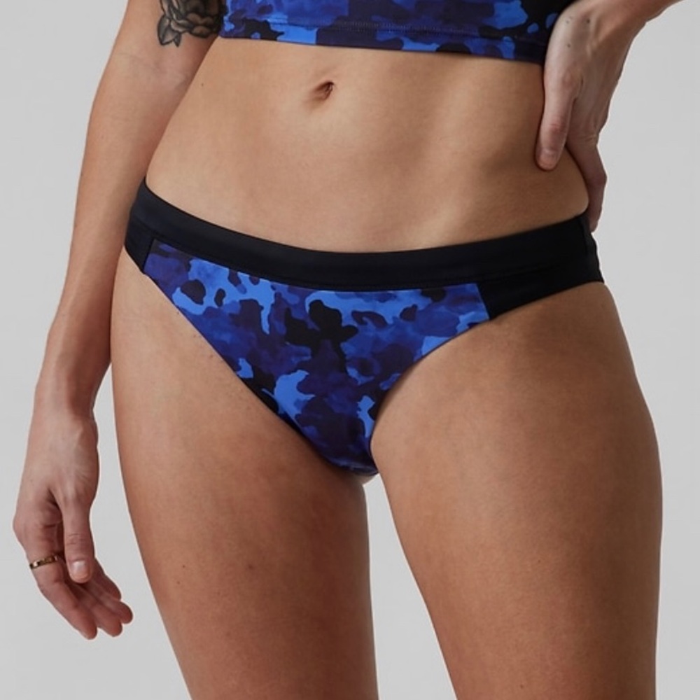 Athleta bikini bottom size xs camo blue